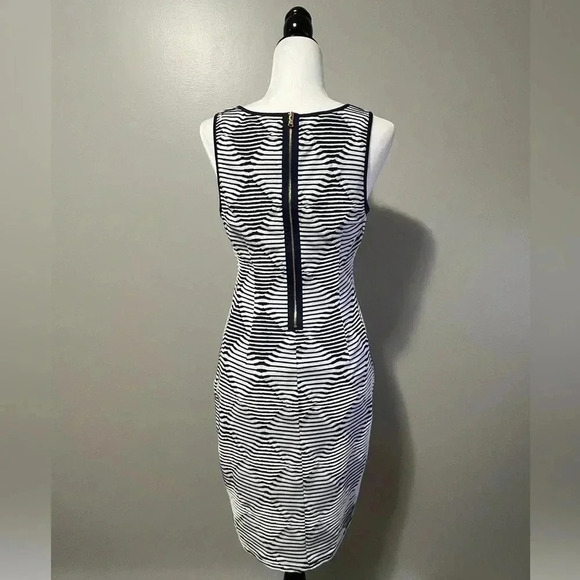 Guess Los Angeles Sleeveless V-Neck Bodycon Diamond Pattern Dress - Picture 8 of 15